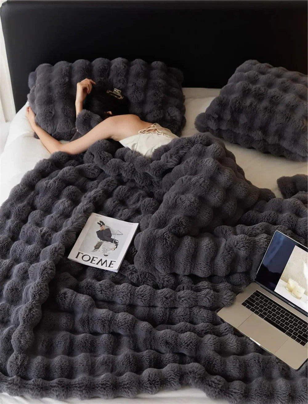All-Season Comfort Blanket for Cozy Living