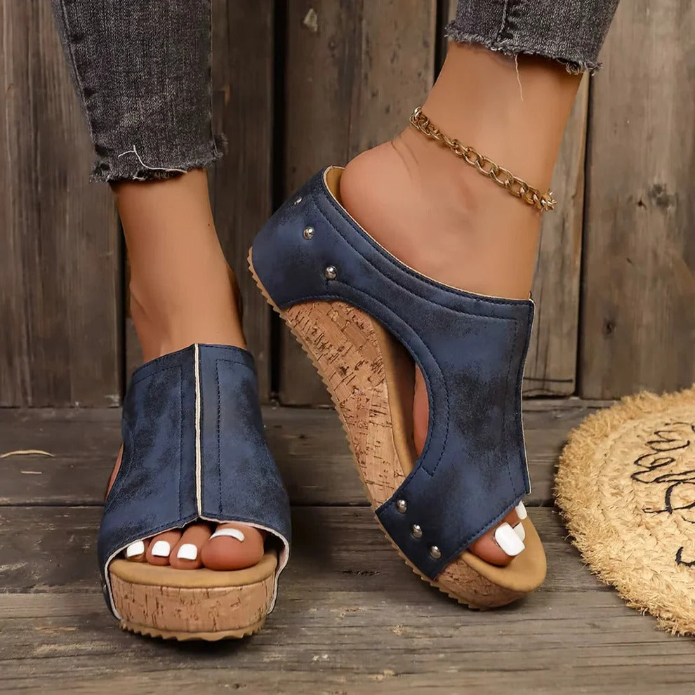 Chic Wedge Sandals with Stylish Accents