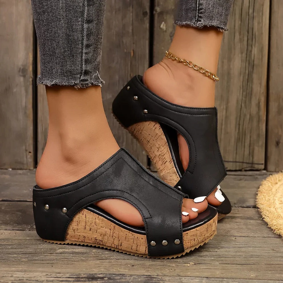 Chic Wedge Sandals with Stylish Accents
