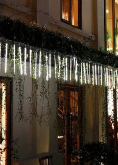 Cascading LED Icicle Light Display