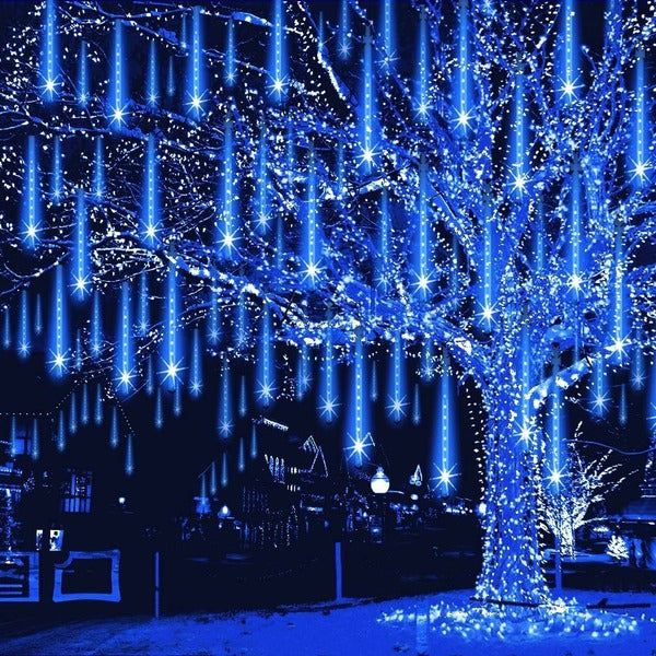 Cascading LED Icicle Light Display
