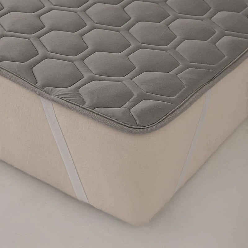 Temperature-Controlled Mattress Protector for All Seasons