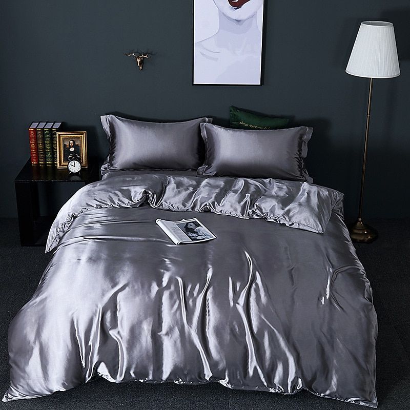 4-Piece Bedding Set in Silk and Satin Finish