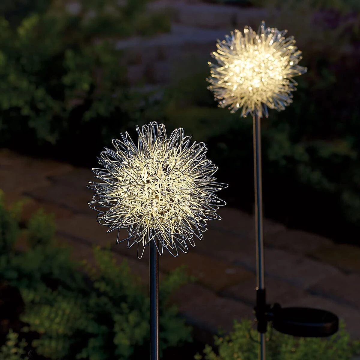 Radiant Floral Solar Light with Color Options for Outdoors
