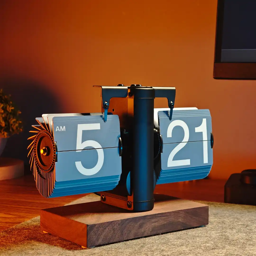 Retro Mechanical Flip Clock with Stylish Wood Finish