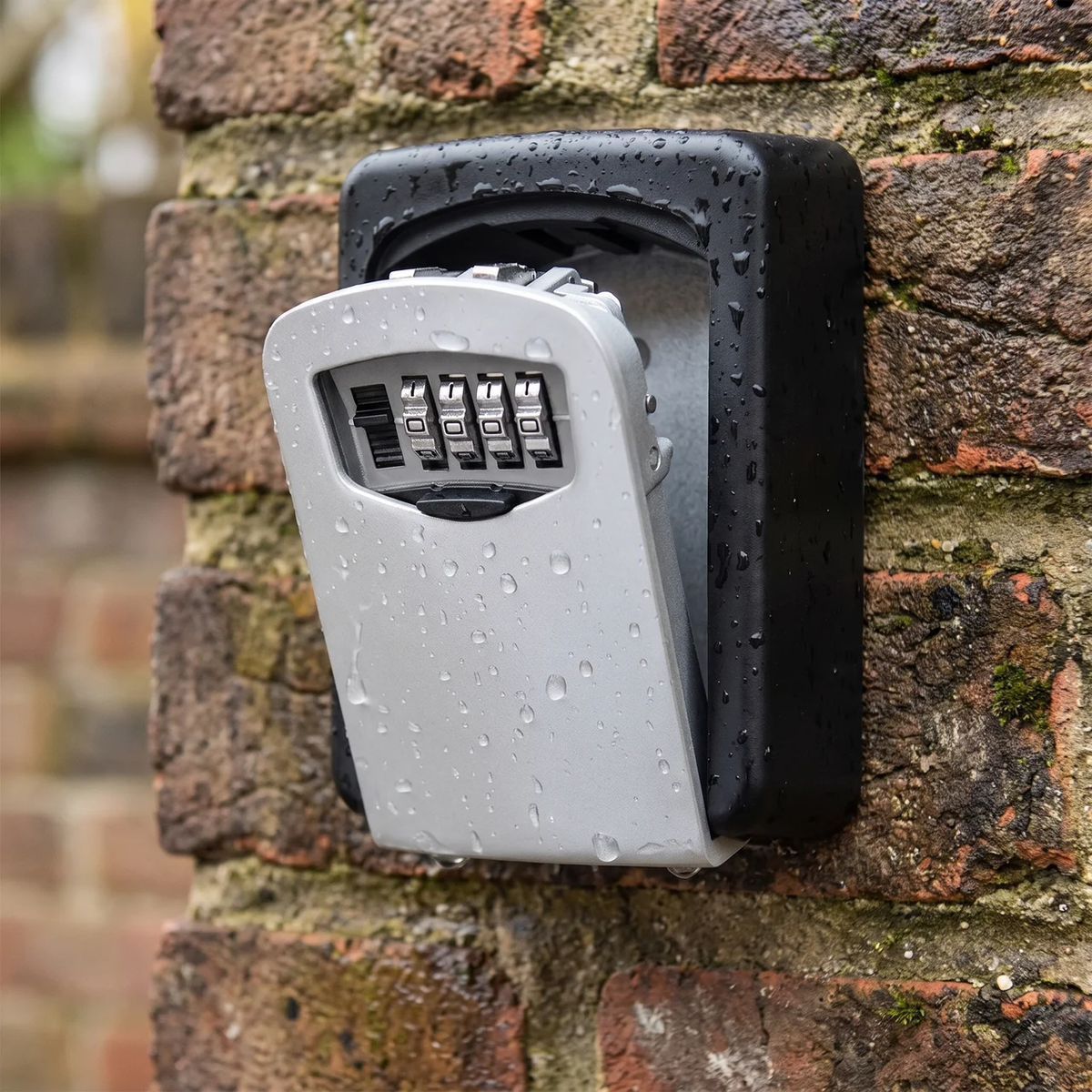 Secure Key Vault with 4-Digit Code Weatherproof Design
