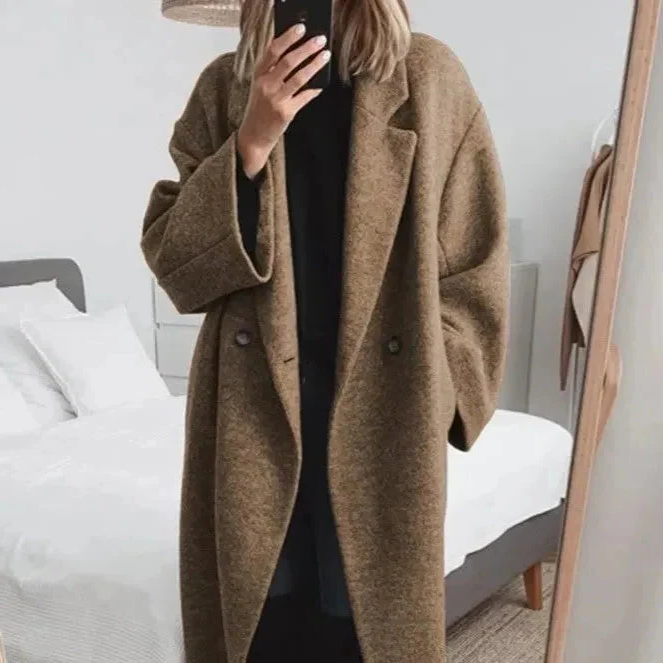Luxurious Women's Oversized Coat with Timeless Lapel