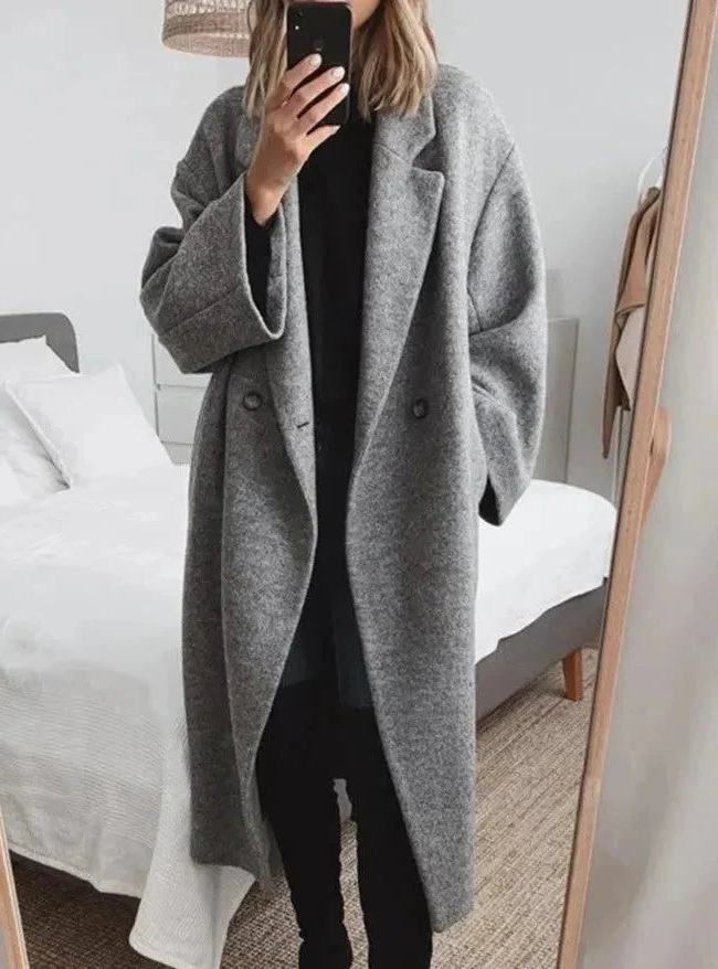 Luxurious Women's Oversized Coat with Timeless Lapel