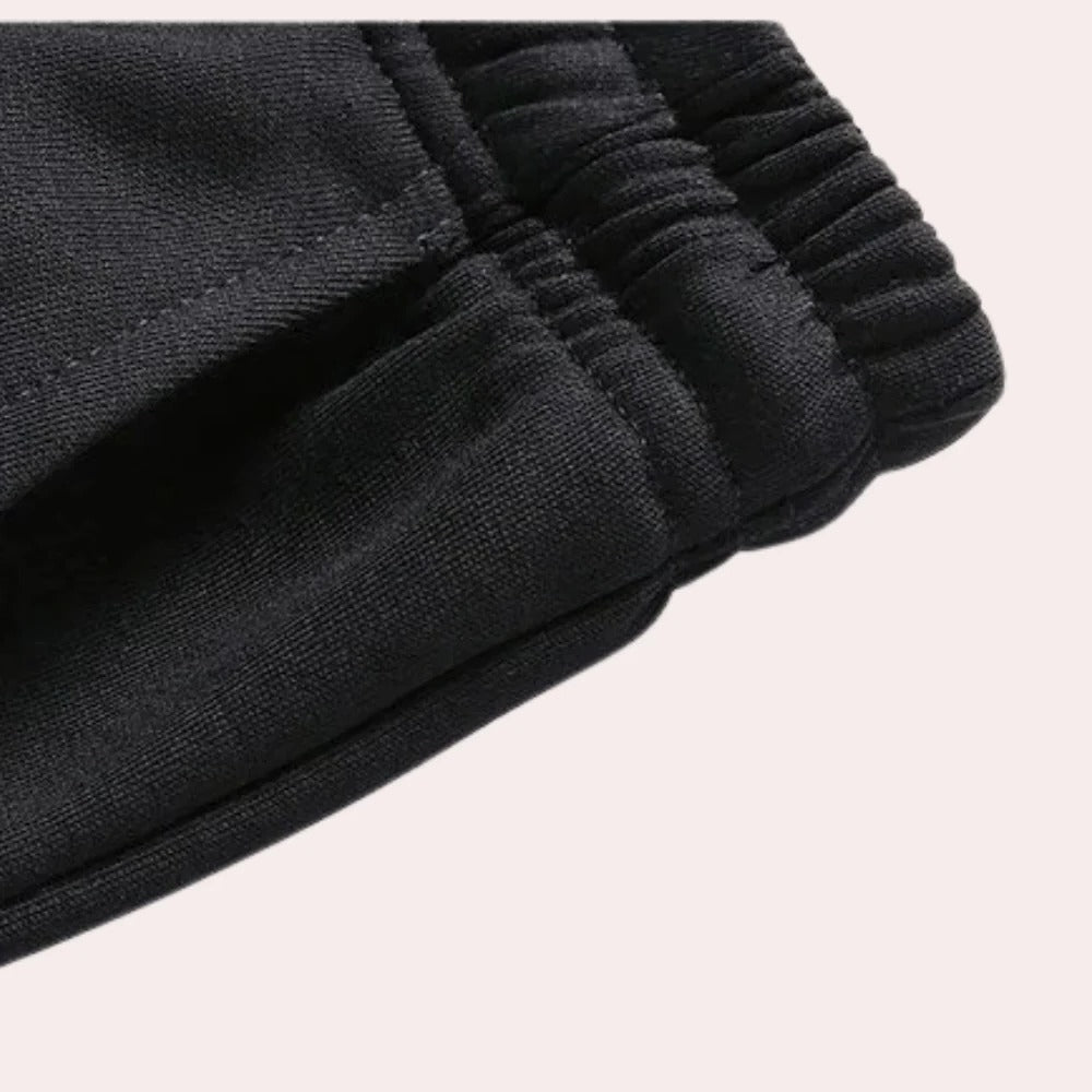 Stylish Men's Athletic Ensemble for Everyday Comfort