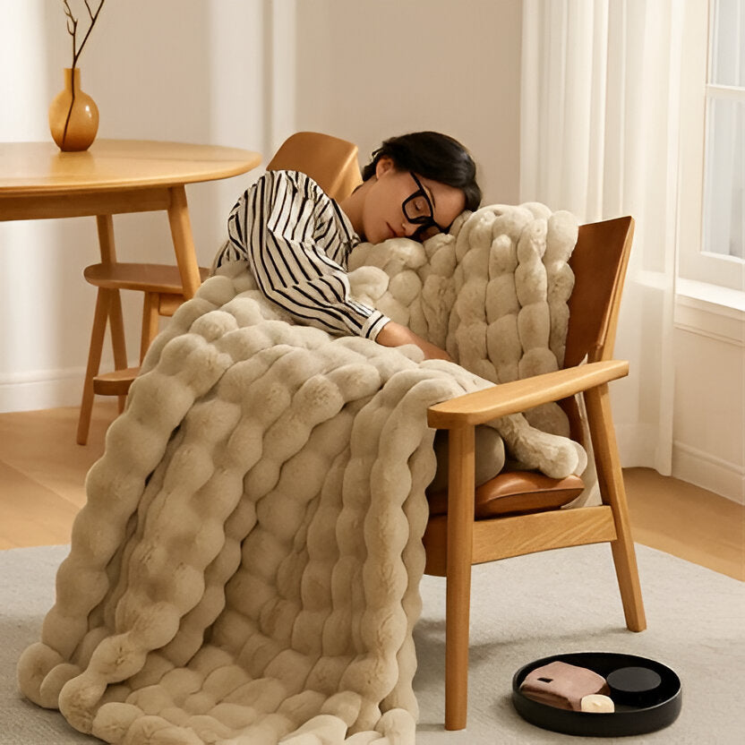 Cozy Year-Round Comfort Blanket with Stylish Aesthetic