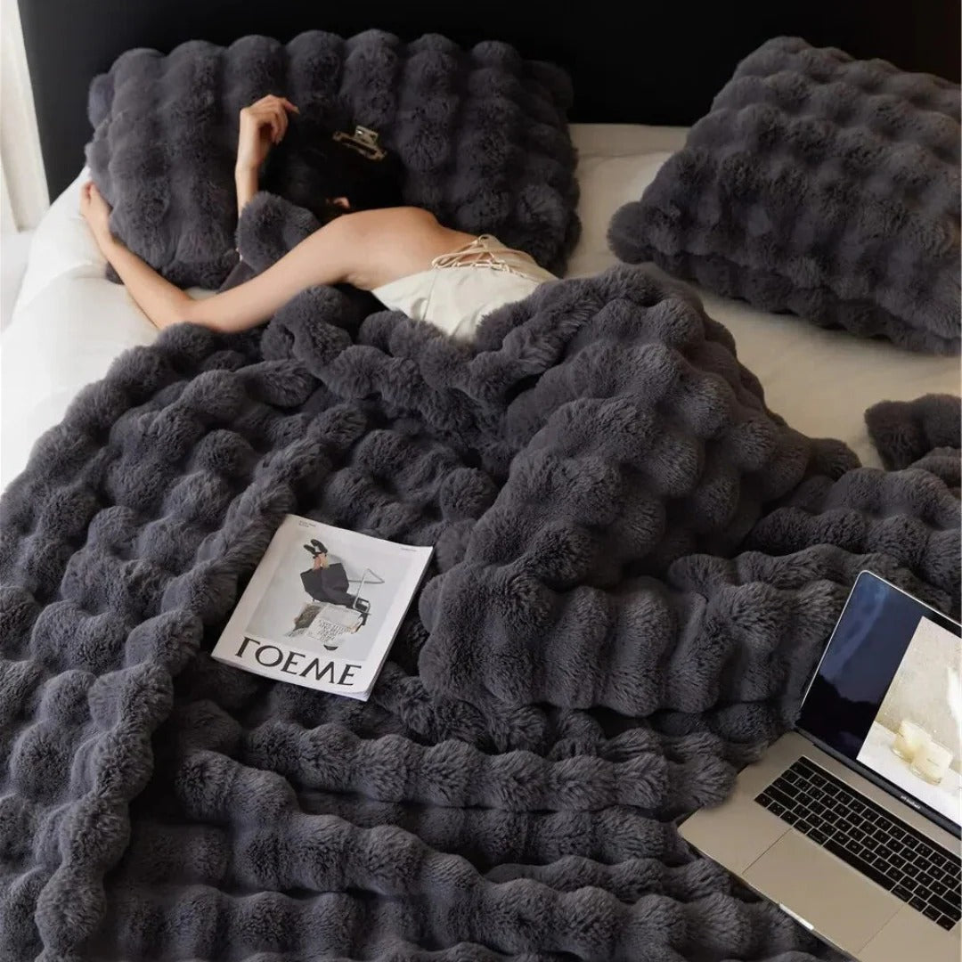 Cozy Year-Round Comfort Blanket with Stylish Aesthetic