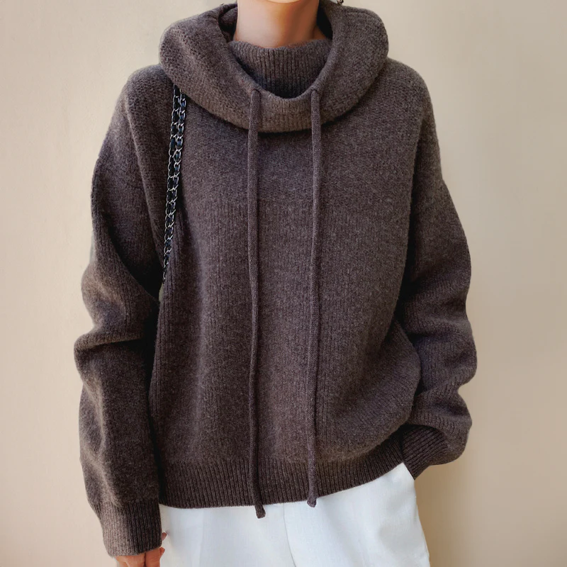 Elegant Women's Turtleneck Sweater Crafted from Fine Wool