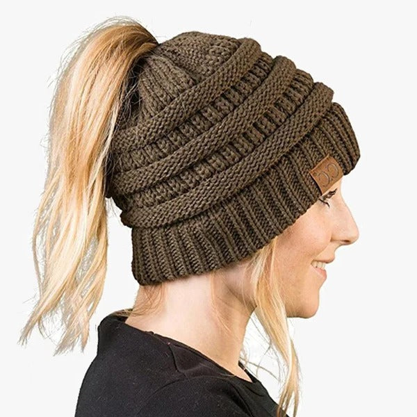 Chic Bun Beanie for Women – Cozy Ribbed Cap with Ponytail Opening
