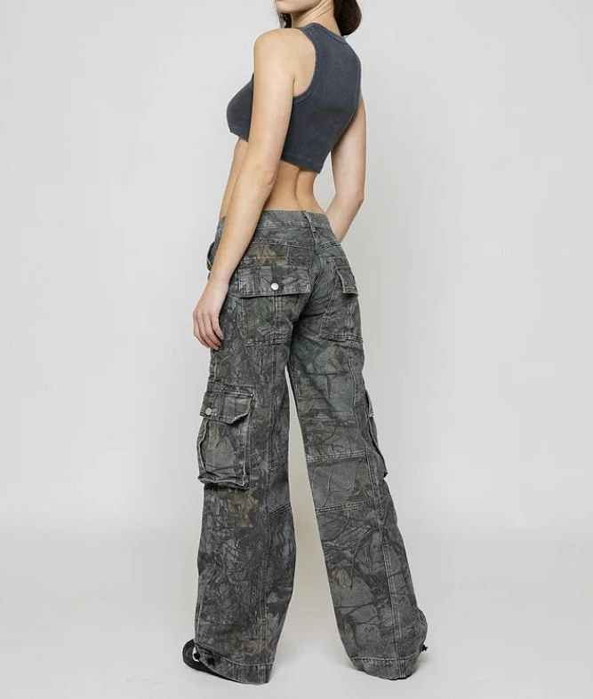 Vintage-Inspired Utility Pants with Ample Storage