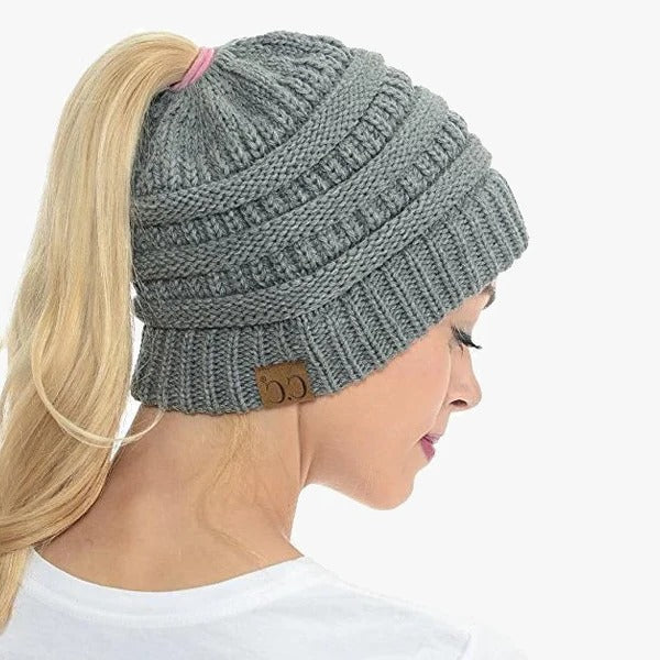 Chic Bun Beanie for Women – Cozy Ribbed Cap with Ponytail Opening