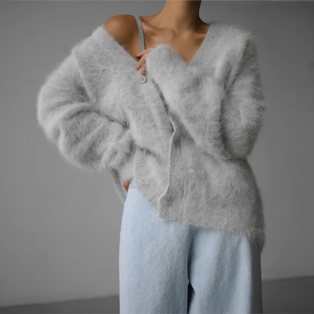 Sumptuous Cashmere Sweater for Women: Embrace Everyday Elegance