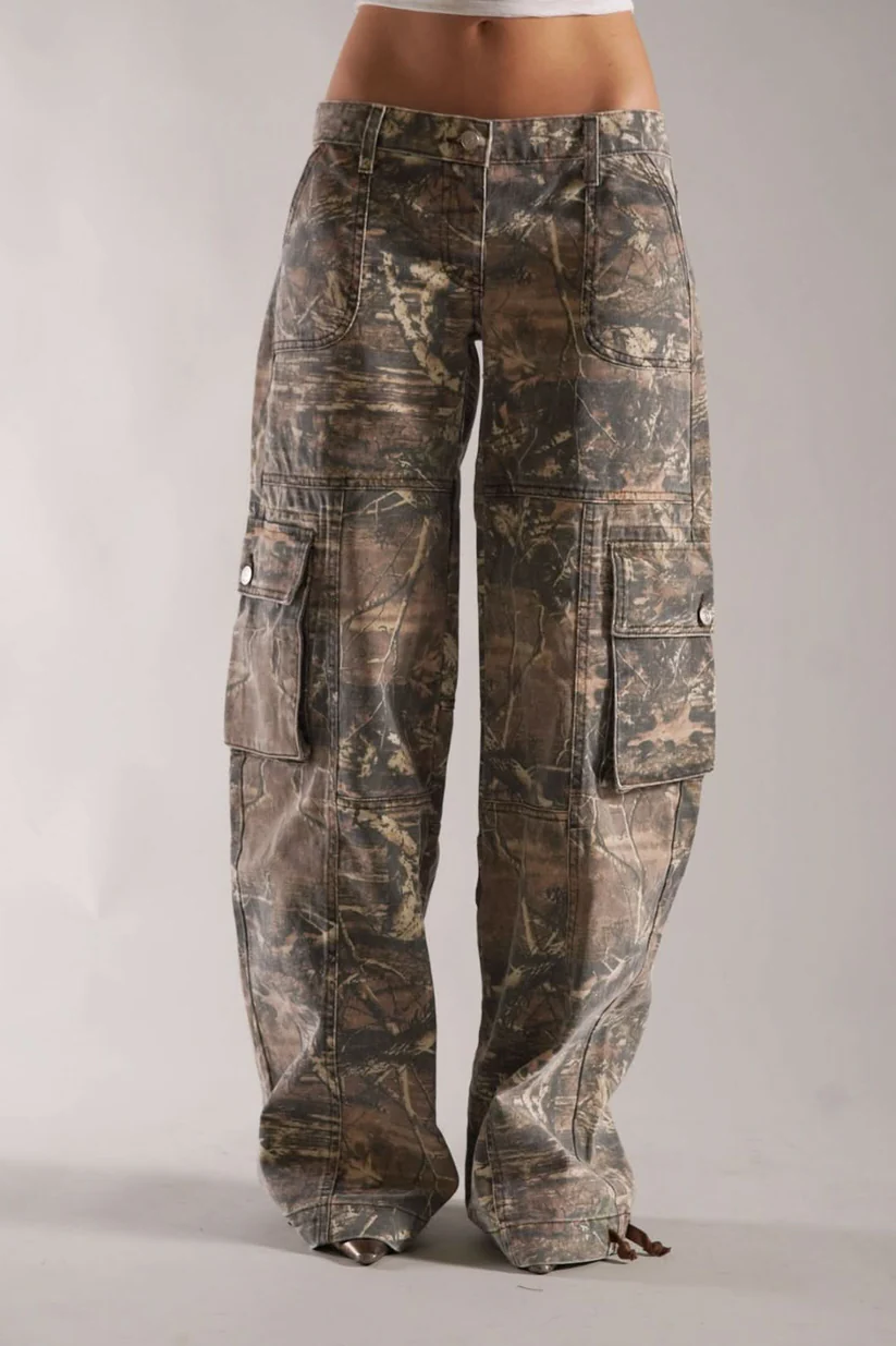 Vintage-Inspired Utility Pants with Ample Storage