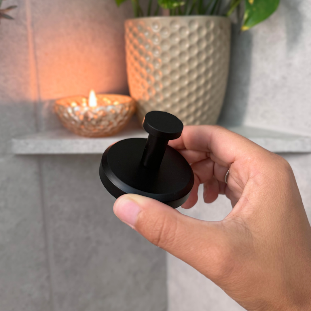 Effortless Suction Hooks for Instant Organization