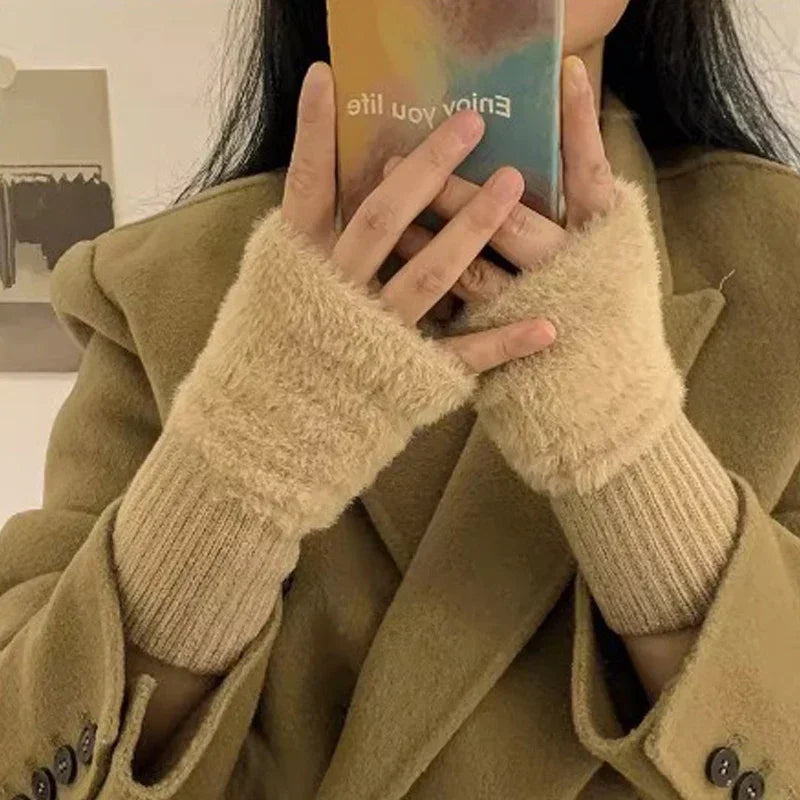 Luxurious Fingerless Gloves for Ultimate Comfort