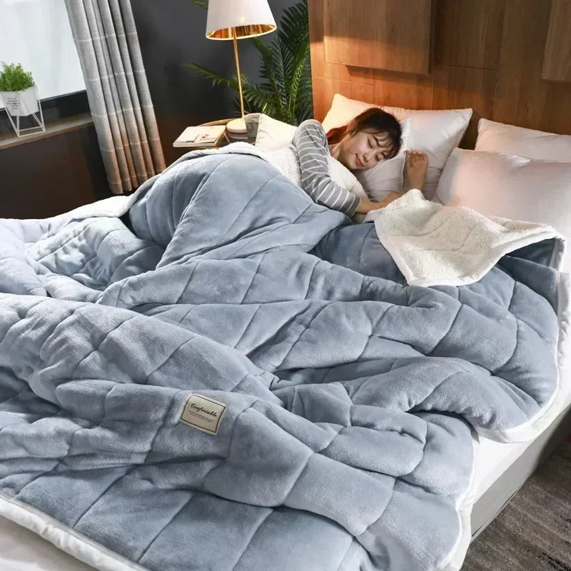 Cozy Coral Fleece Blanket for Autumn and Winter - Warm Flannel Throw
