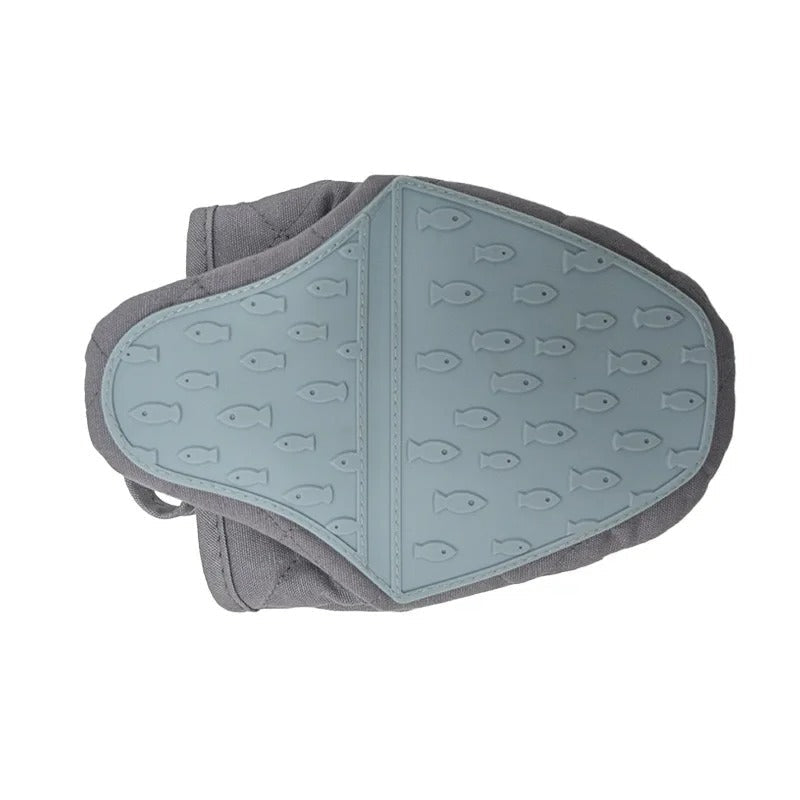 Silicone Oven Mitt in Fish Shape – Versatile Kitchen Tool