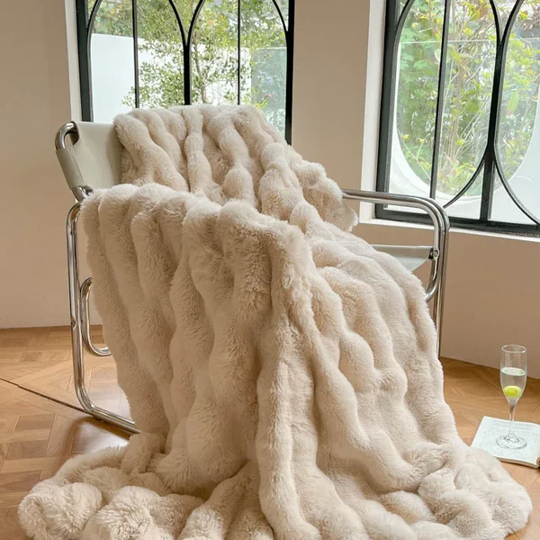 Luxurious Rabbit-Soft Faux Fur Blanket for Winter Comfort