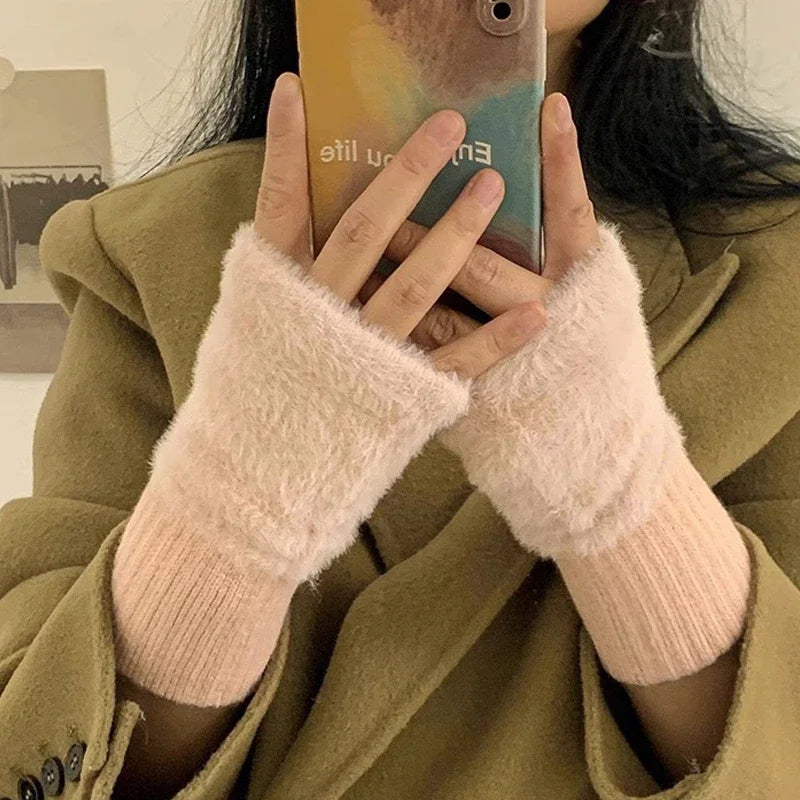 Luxurious Fingerless Gloves for Ultimate Comfort
