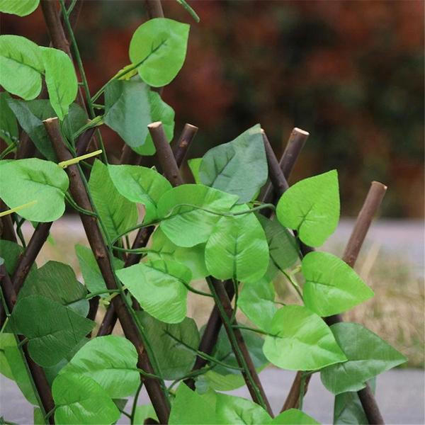 Expandable Privacy Screen with Lush Greenery