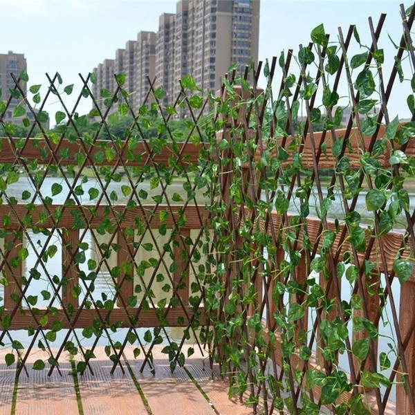 Expandable Privacy Screen with Lush Greenery