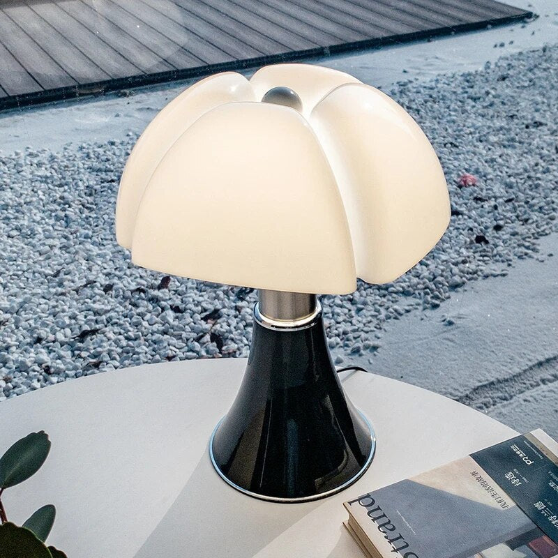 Chic Floral Design Table Lamp