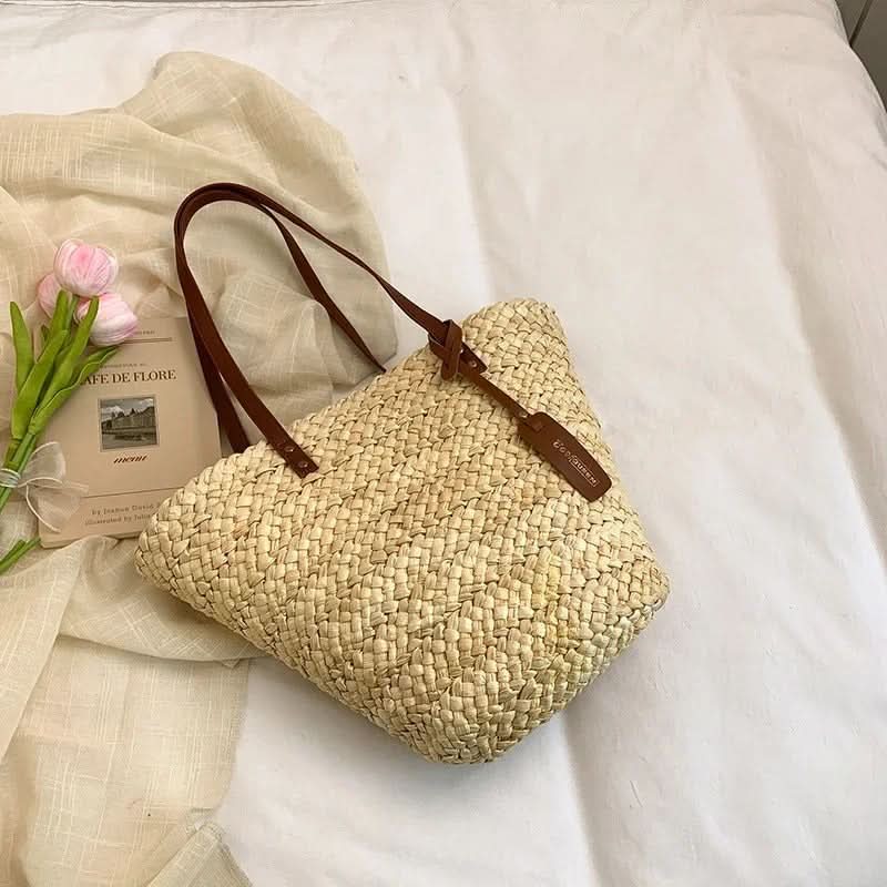Coastal Chic – Stylish Woven Straw Tote for Summer Adventures