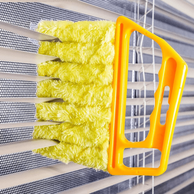 DustBuster Pro – Reusable Microfiber Brush for Windows & Blinds