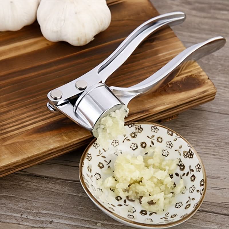 GarlicMaster – Sturdy Garlic Press for Effortless Crushing