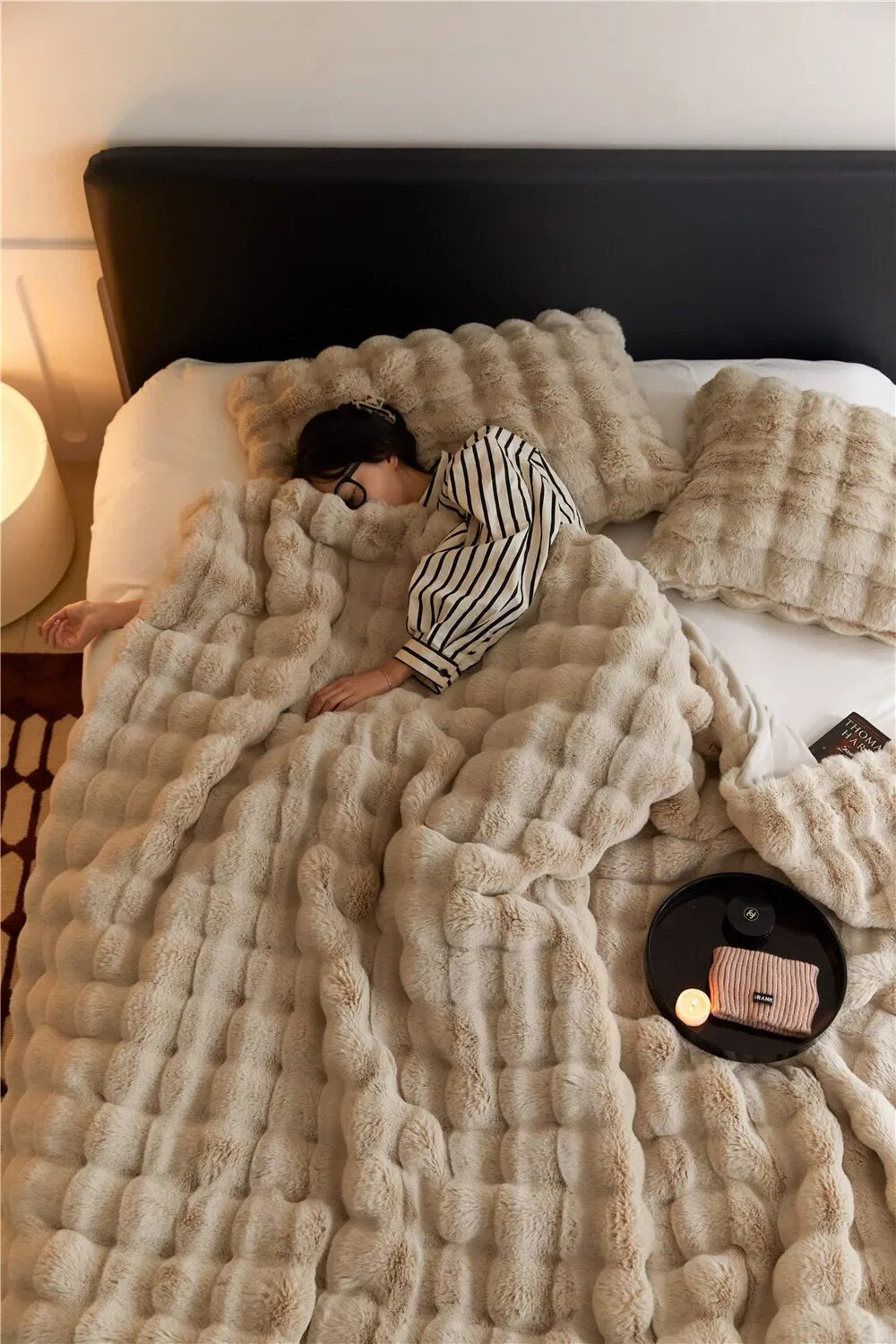 Cozy Blanket That Everyone Loves - Soft and Warm