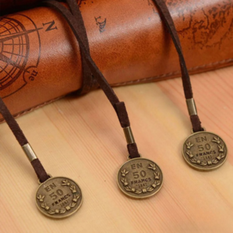 Classic Leather Writing Utensil Holder