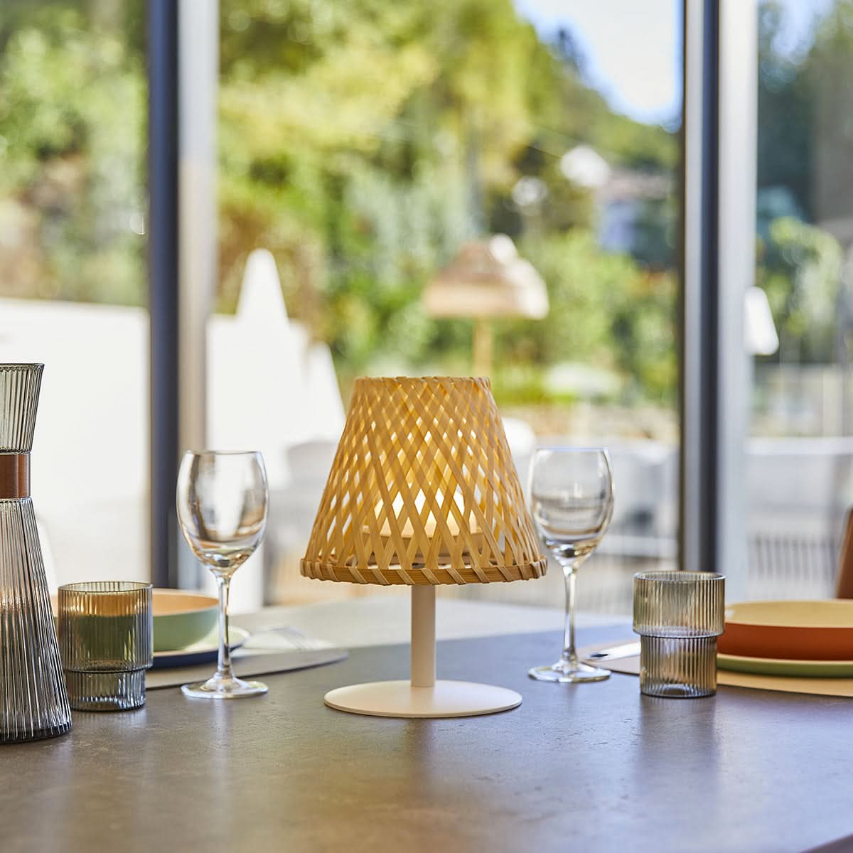 LumiGlow – Versatile LED Table Lamp for Cozy Environments