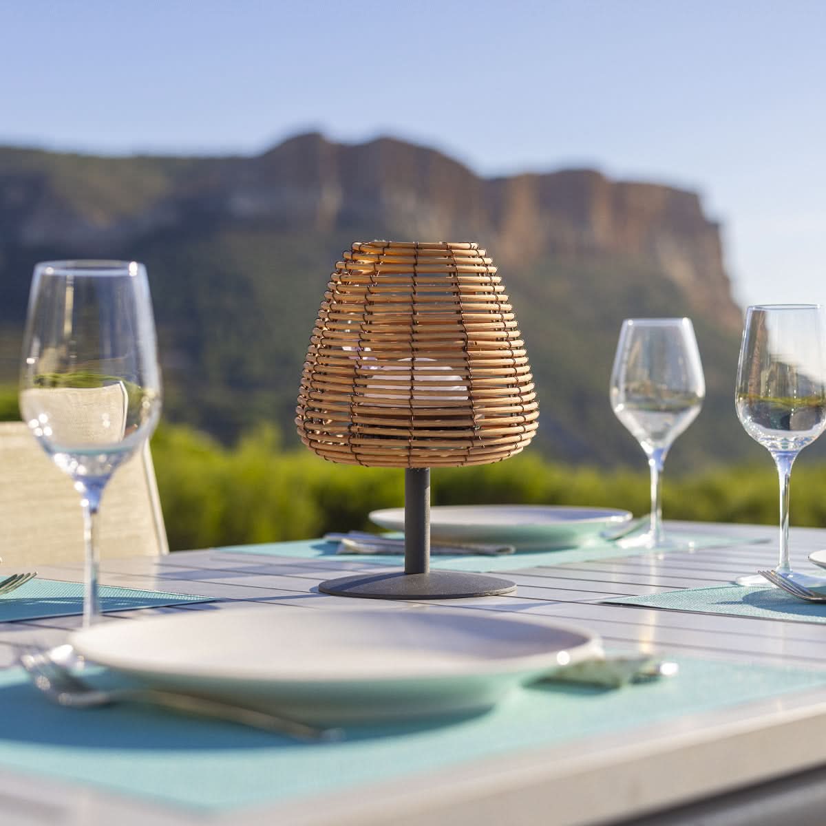 LumiGlow – Versatile LED Table Lamp for Cozy Environments