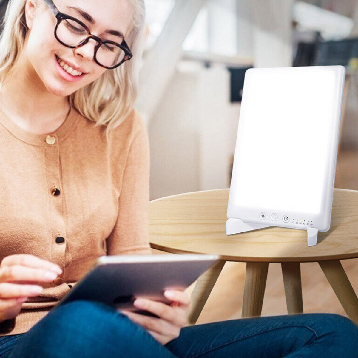 Compact Mood-Boosting Sunlight Therapy Lamp