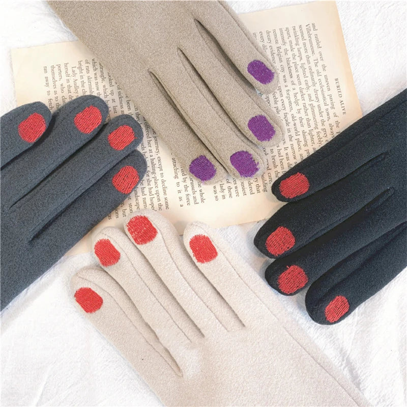 Chic Touchscreen Winter Mittens with Manicure-Inspired Design