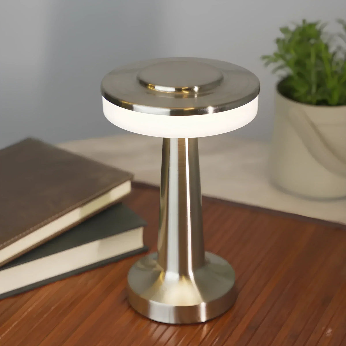 Vintage Style Cordless Table Lamp - Retro Design