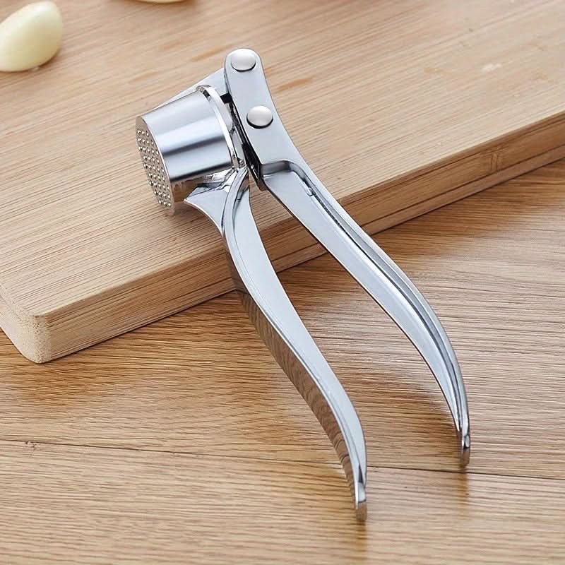 GarlicMaster – Sturdy Garlic Press for Effortless Crushing