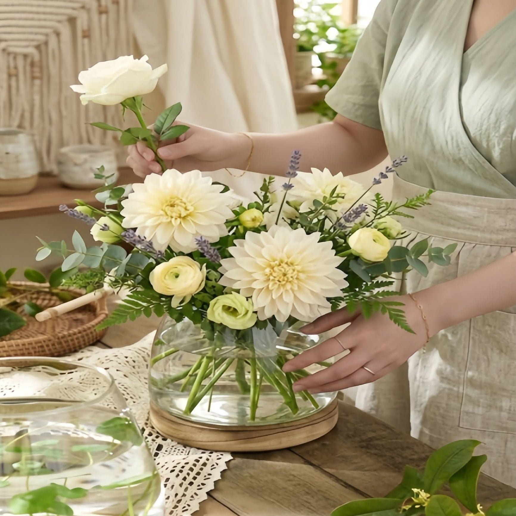 Tranquil Glass Vase with Wooden Accent for Elegant Décor