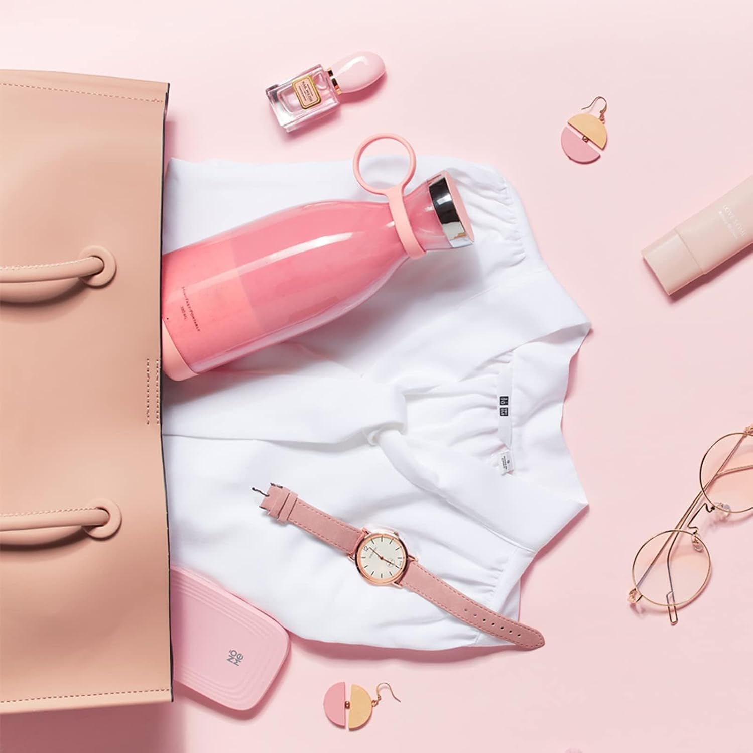 On-the-Go Smoothie Maker with Wireless Convenience