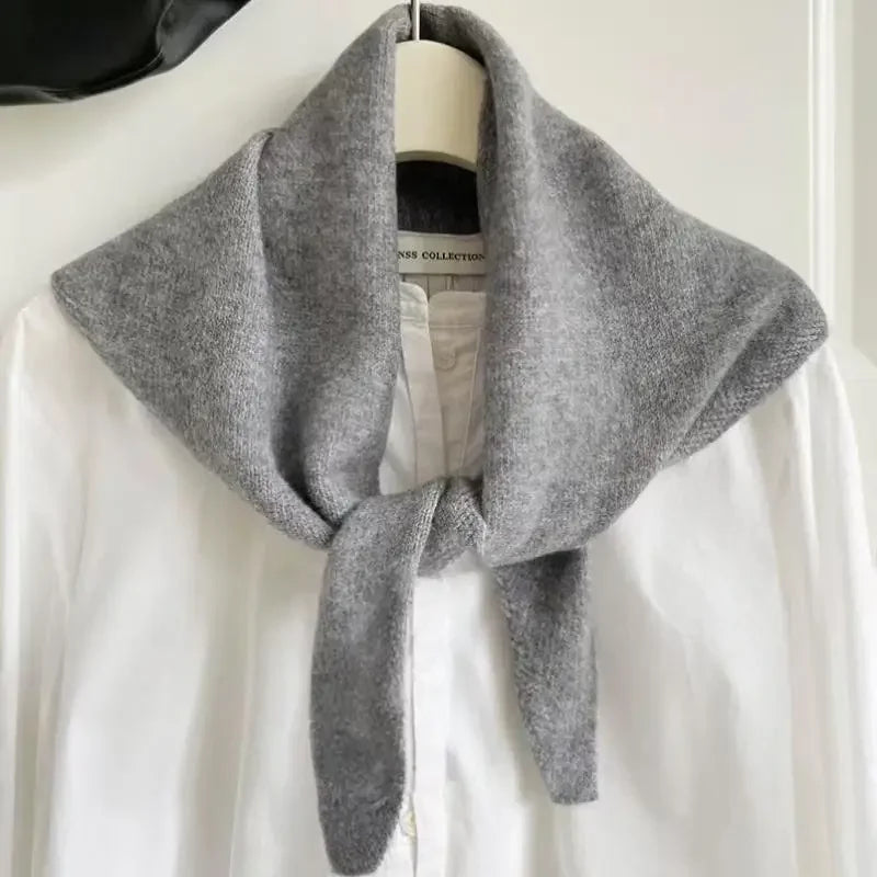 Chic Triangular Knitted Scarf for Stylish Winter Wear