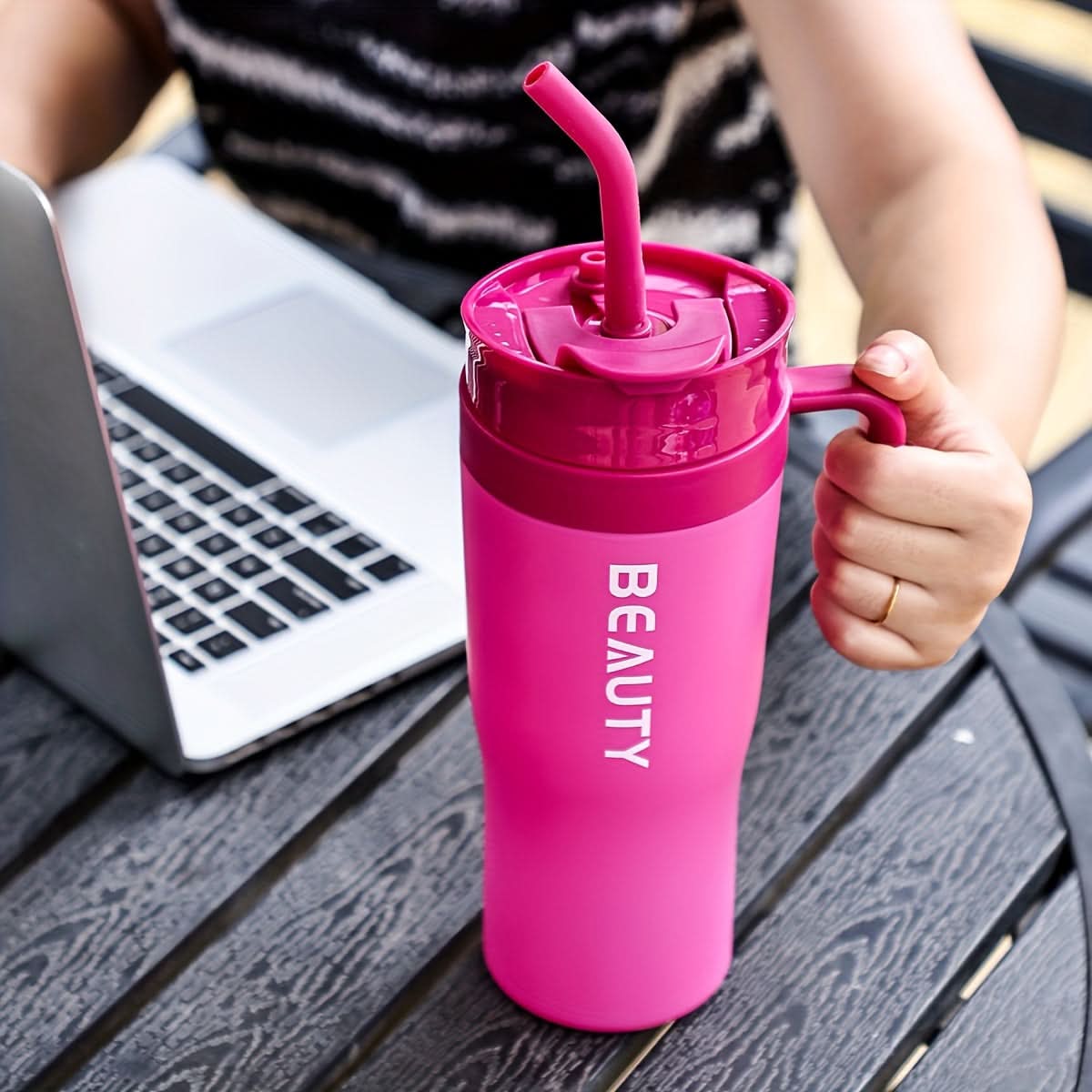 HydroMate – Extra-Large Straw Tumbler for On-the-Go Hydration
