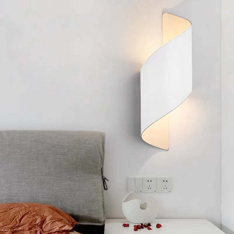 Twisted Design LED Wall Light – Contemporary Spiral Fixture