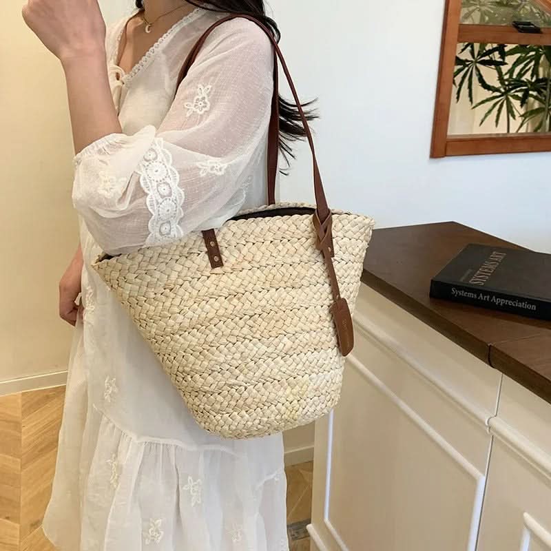 Coastal Chic – Stylish Woven Straw Tote for Summer Adventures