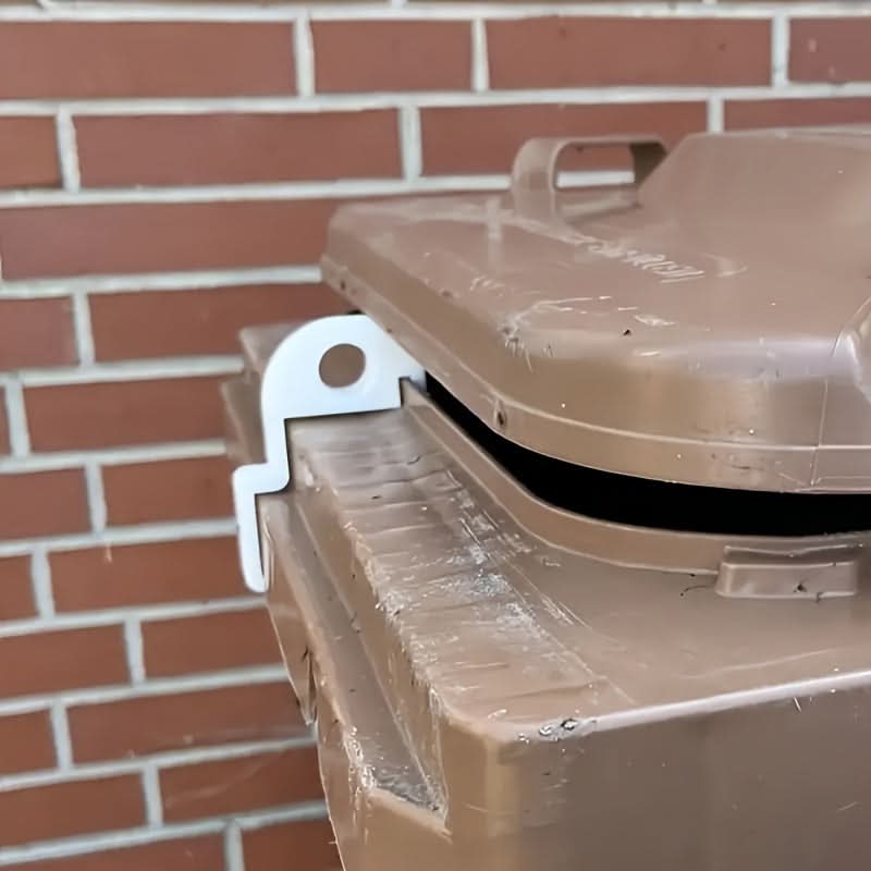 BreezeGuard – Odor Control Clip for Trash Bins