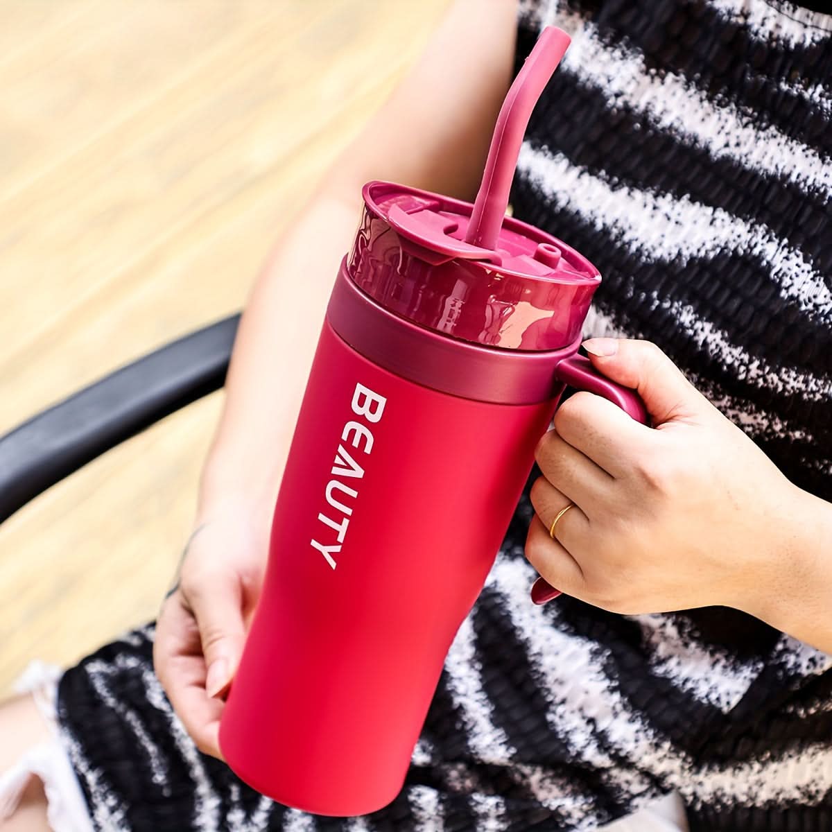 HydroMate – Extra-Large Straw Tumbler for On-the-Go Hydration