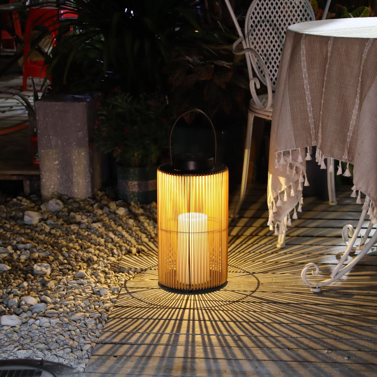SolaraGlow – Versatile Solar Lantern for Outdoor Spaces